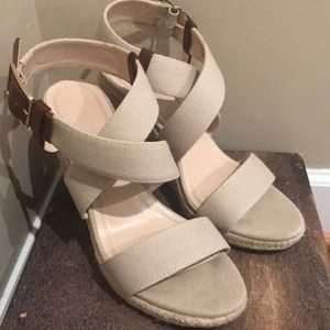 Banana Republic Canvas Wedged Sandals Size 8.5